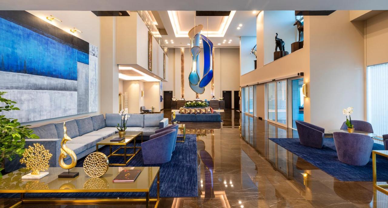 Centara West Bay Hotel & Residences Doha Kültér fotó The interior of the lounge