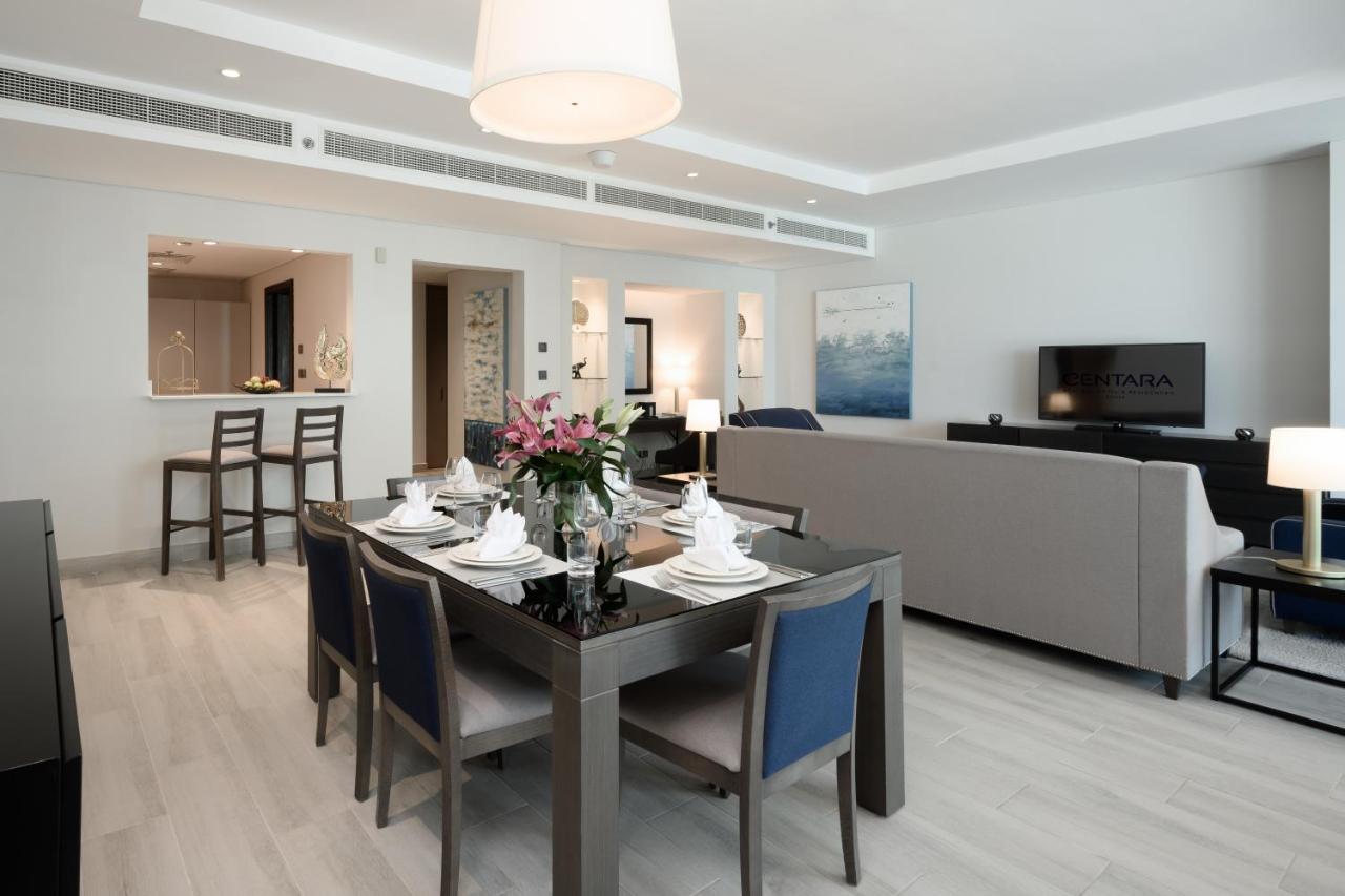 Centara West Bay Hotel & Residences Doha Kültér fotó A living room at the Ritz-Carlton, DIFC