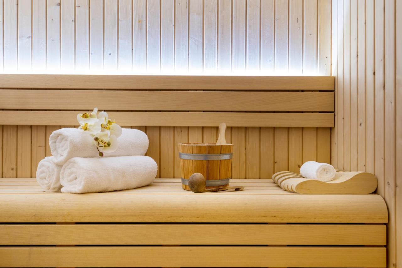 Centara West Bay Hotel & Residences Doha Kültér fotó Sauna accessories